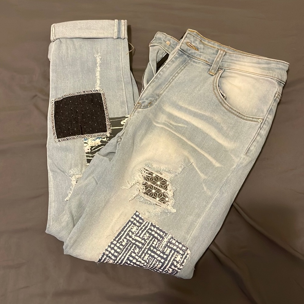 Amiri Mens Patch Jeans in Blue. Size 34/32.